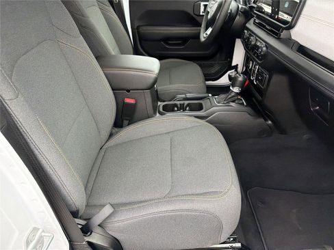 Used 2025 Jeep Wrangler Sahara image 14