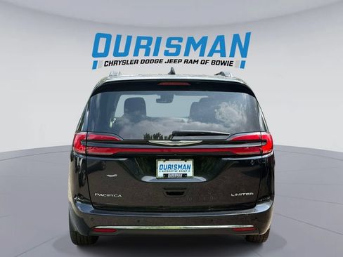 Used 2023 Chrysler Pacifica Limited FWD image 3