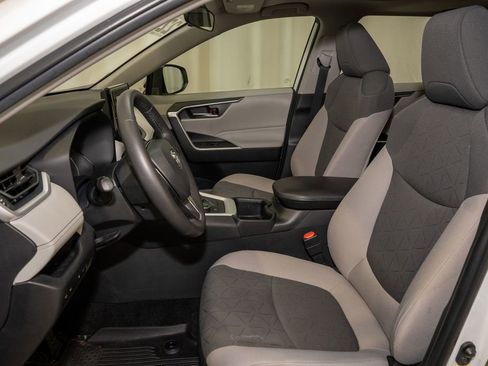 Used 2022 Toyota RAV4 XLE image 12