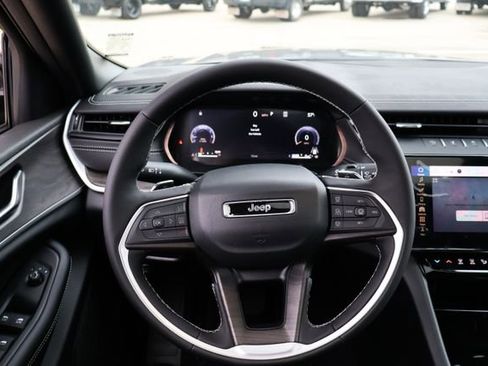 New 2026 Jeep Grand Cherokee Altitude image 13