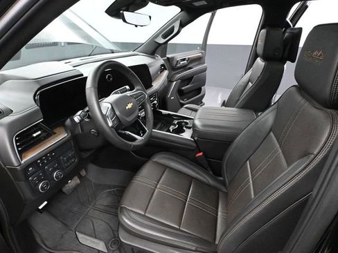 Used 2025 Chevrolet Tahoe High Country image 29