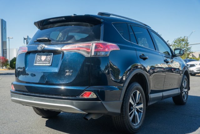 Used 2018 Toyota RAV4 XLE AWD/4WD image 7