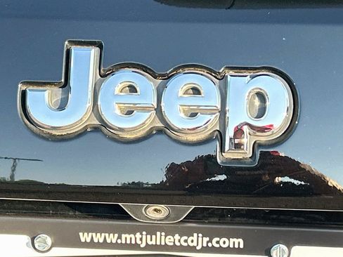 Used 2018 Jeep Grand Cherokee Overland AWD/4WD image 12