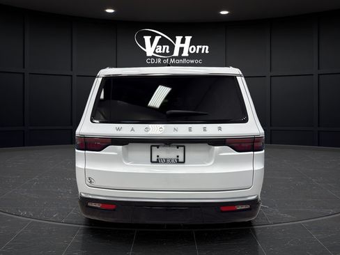 Used 2024 Jeep Wagoneer 4WD w/ Premium Group I image 6