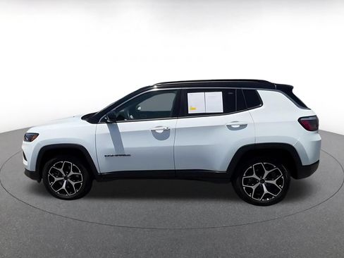 Used 2025 Jeep Compass Limited AWD/4WD image 10