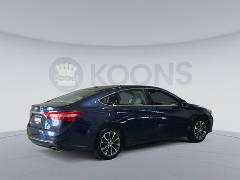 Used 2018 Toyota Avalon XLE image 11