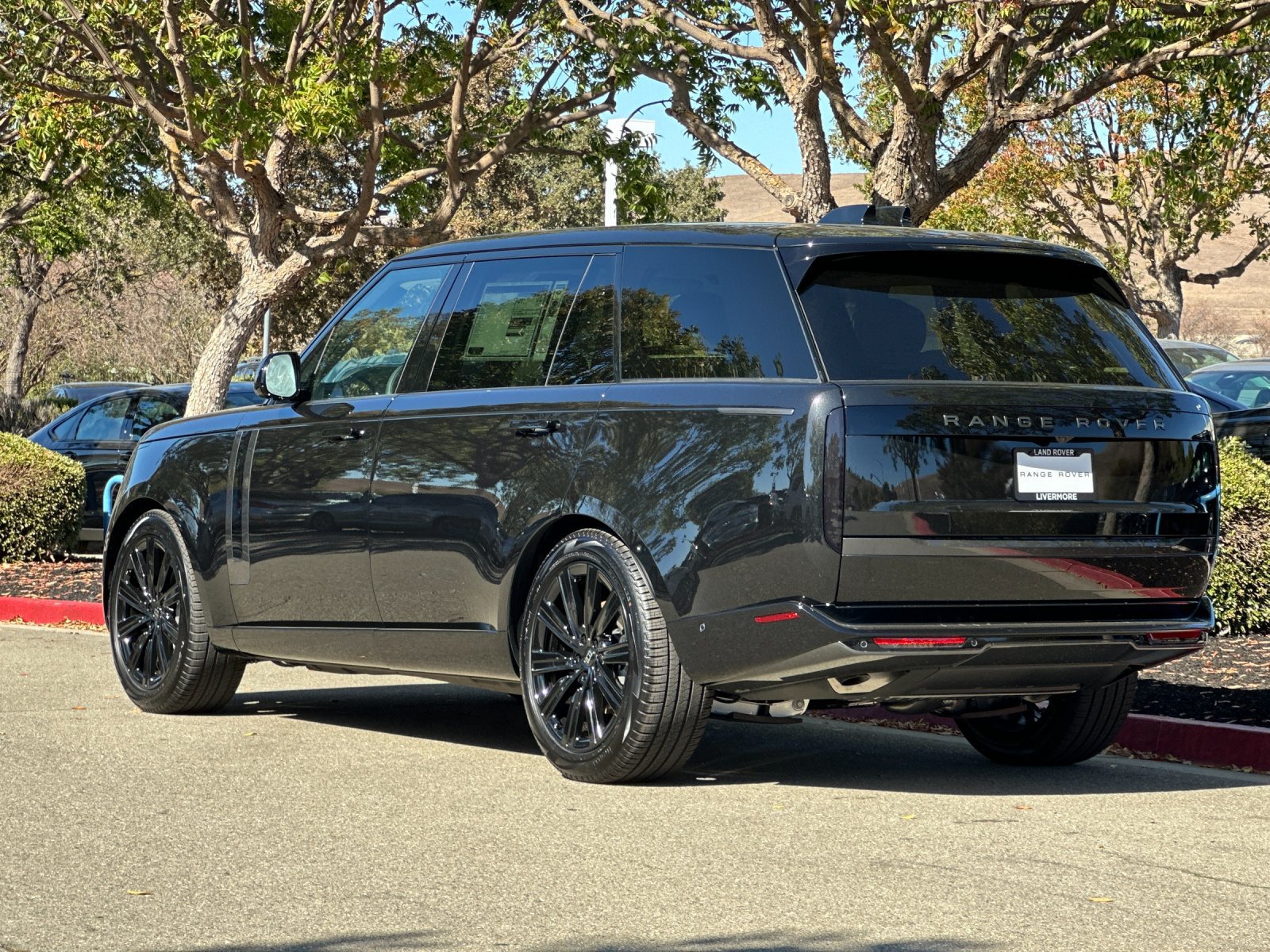 New 2027 Land Rover Range Rover Long Wheelbase SE AWD/4WD image 4