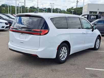 New 2026 Chrysler Pacifica Select