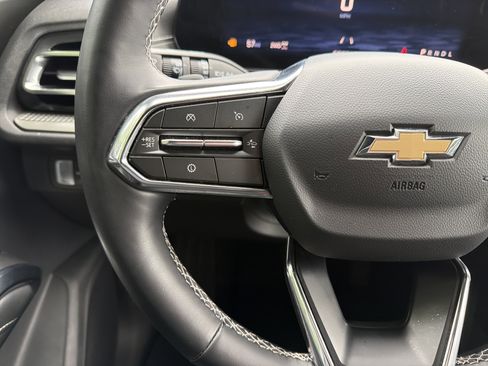 Used 2025 Chevrolet Traverse LT AWD/4WD image 19