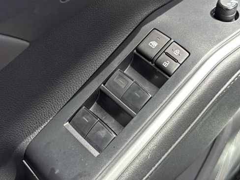 Used 2023 Toyota Highlander XLE FWD image 18