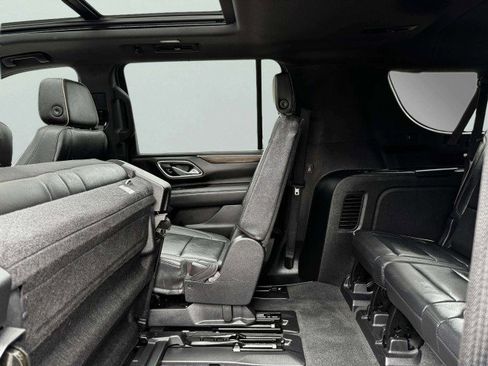 Used 2021 Chevrolet Suburban Premier w/ Premium Package image 38