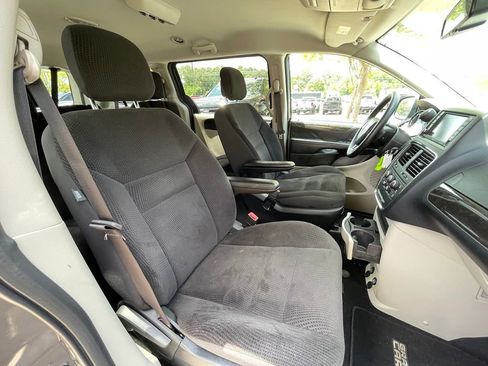 Used 2018 Dodge Grand Caravan SE w/ UConnect Hands-Free Group FWD image 34