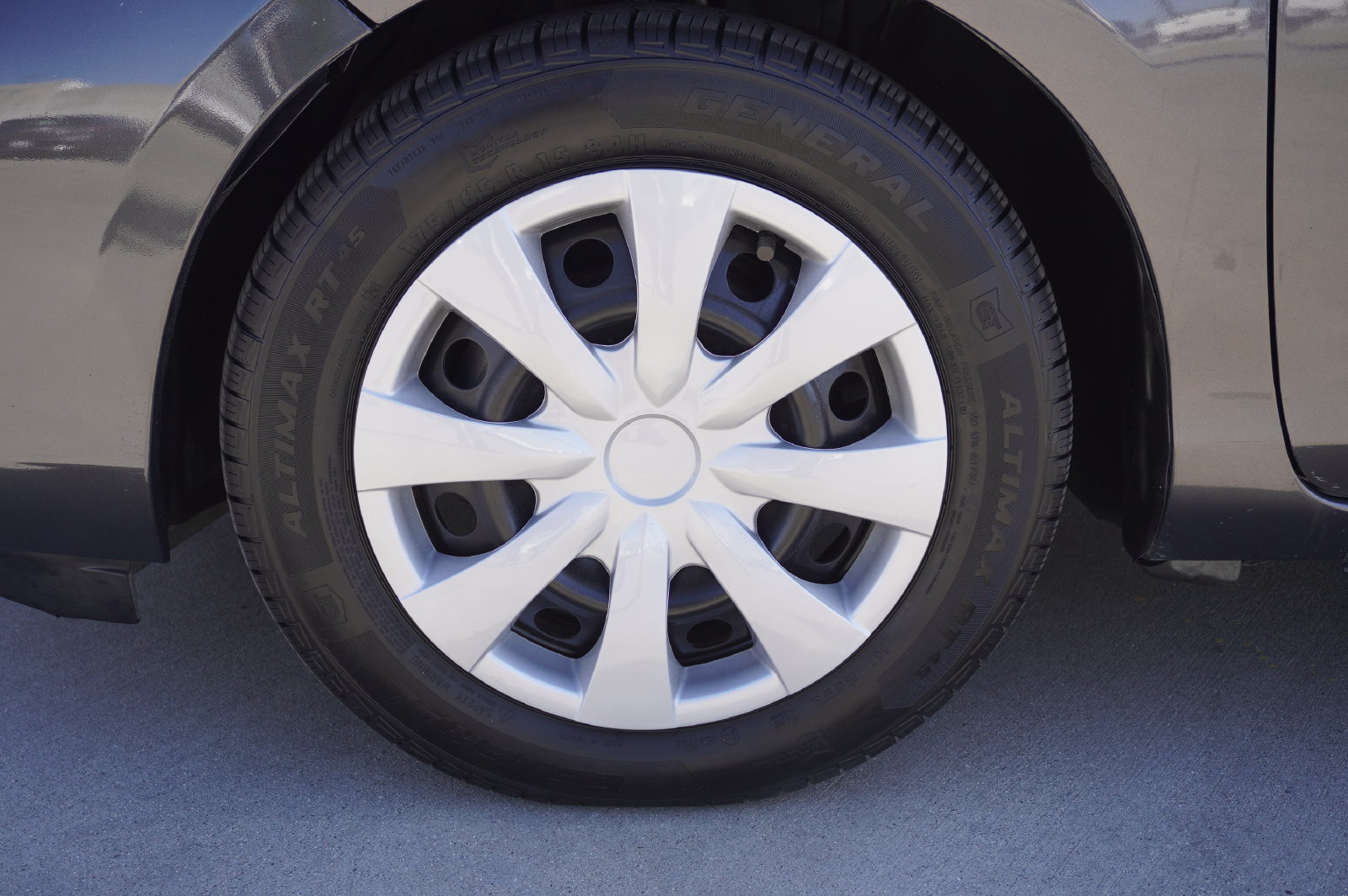 Used 2014 Toyota Prius C One FWD image 18