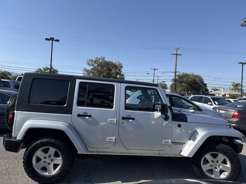 Used 2010 Jeep Wrangler Unlimited Sahara AWD/4WD image 3