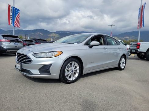 Used 2019 Ford Fusion SE image 2