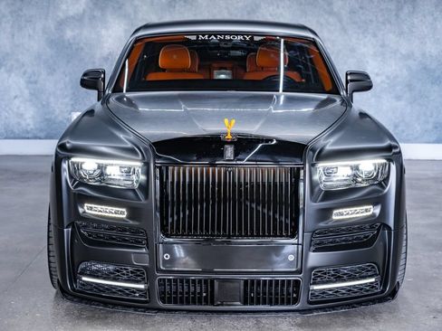 Used 2024 Rolls-Royce Phantom Sedan RWD image 3