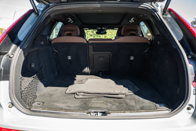 Certified 2024 Volvo XC60 T8 Plus w/ Climate Package AWD/4WD image 14