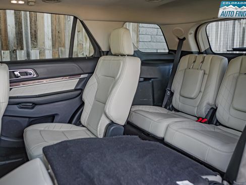 Used 2019 Ford Explorer Platinum image 26