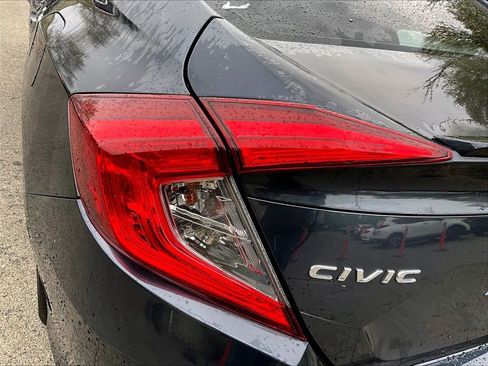 Used 2018 Honda Civic Touring image 27
