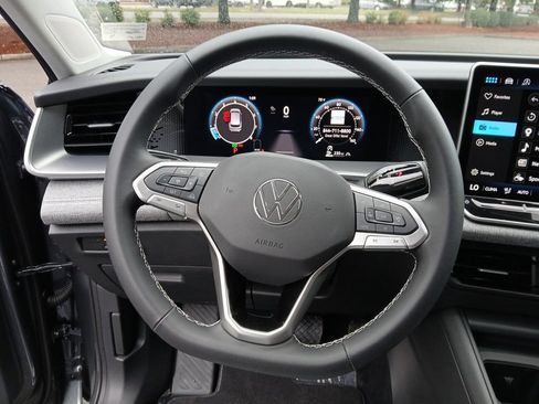 Used 2025 Volkswagen Tiguan S w/ 18" Wheel Package AWD/4WD image 15