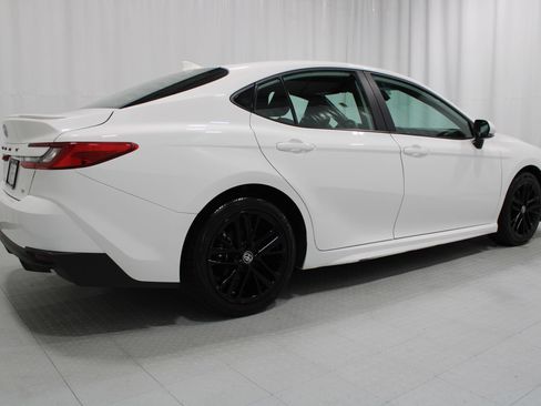 Used 2025 Toyota Camry SE FWD image 6