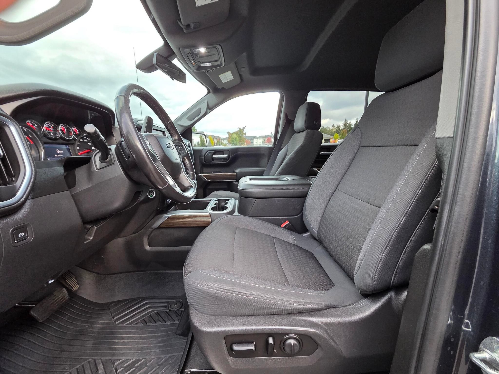Used 2020 Chevrolet Silverado 1500 RST AWD/4WD image 26
