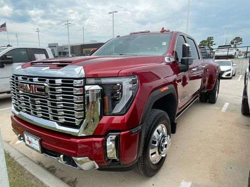 Used 2024 GMC Sierra 3500 Denali w/ Denali Reserve Package AWD/4WD image 1