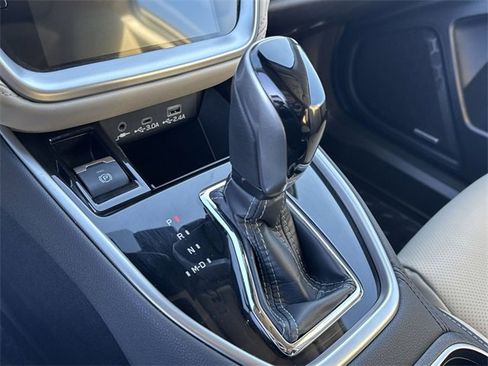 Used 2025 Subaru Outback Limited image 13