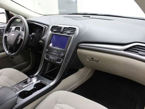Certified 2019 Ford Fusion SE FWD image 4