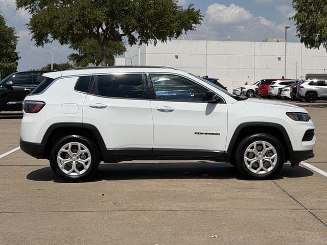 Used 2024 Jeep Compass Latitude AWD/4WD image 3