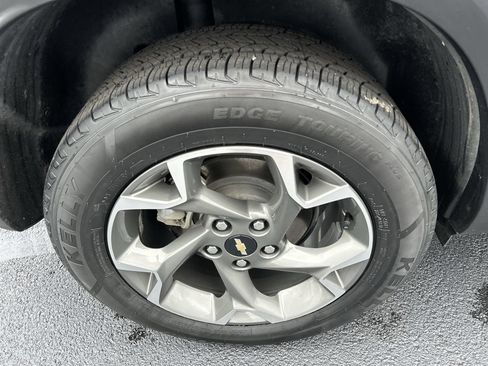 Used 2024 Chevrolet Trax LT w/ LT Convenience Package FWD image 9