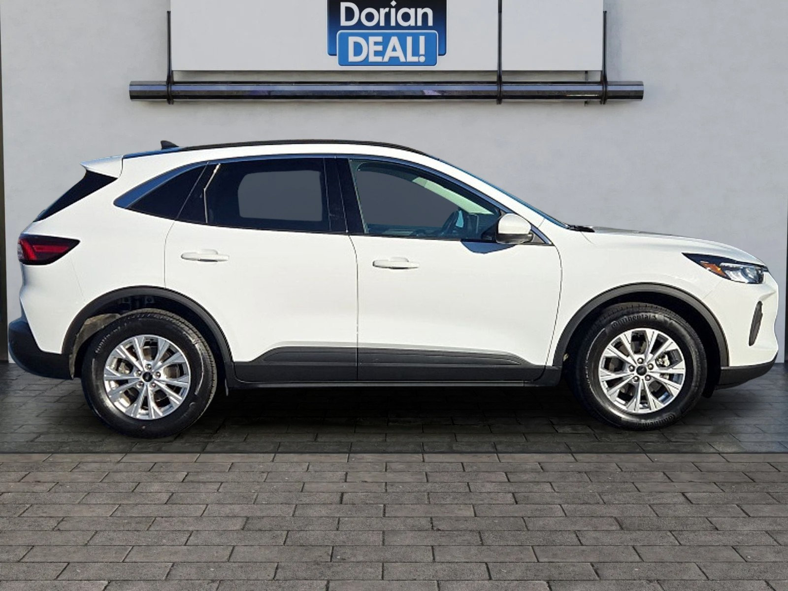 Used 2023 Ford Escape Active w/ Tech Pack #2 AWD/4WD image 2