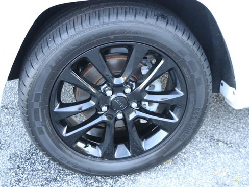 Used 2020 Jeep Grand Cherokee Altitude RWD image 14
