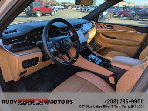 Used 2023 Jeep Grand Cherokee Summit image 12