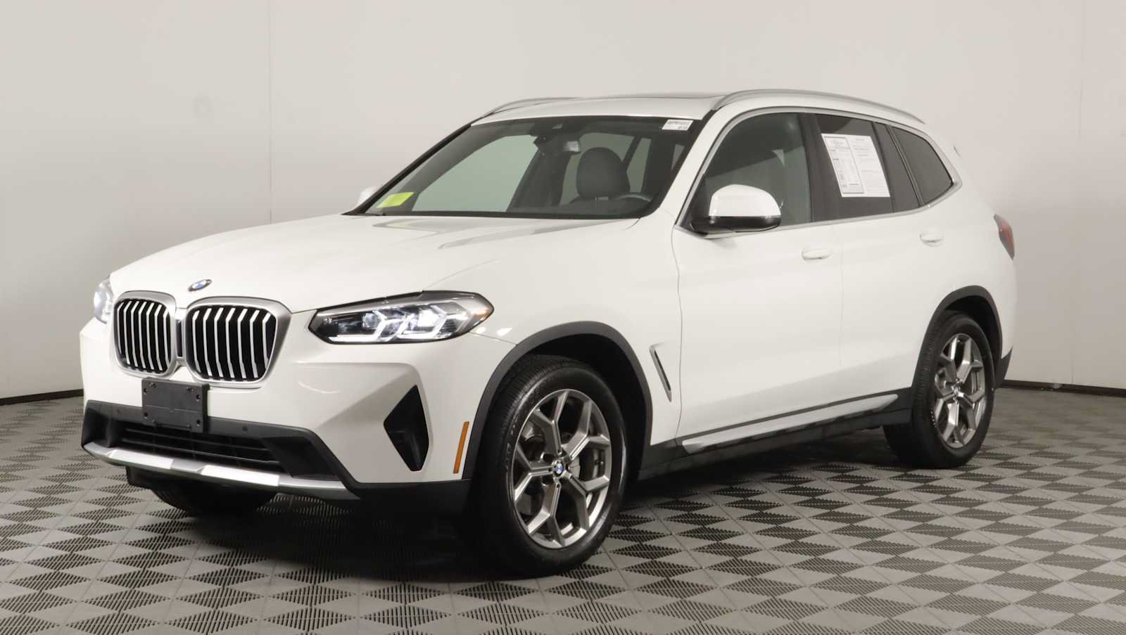 Used 2024 BMW X3 xDrive30i w/ Convenience Package AWD/4WD image 3
