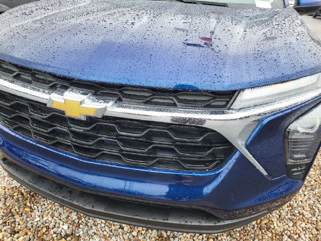 Used 2024 Chevrolet Trax LS w/ LS Convenience Package FWD image 9