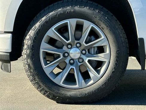 Used 2019 Chevrolet Silverado 1500 High Country w/ Technology Package image 31