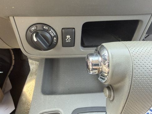 Used 2016 Nissan Frontier SV AWD/4WD image 22