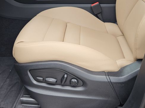 Certified 2026 Porsche Cayenne AWD/4WD image 23