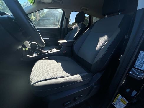 Used 2017 Ford Escape SE w/ Equipment Group 201A image 18