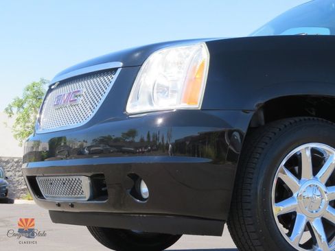 Used 2011 GMC Yukon XL Denali AWD/4WD image 37
