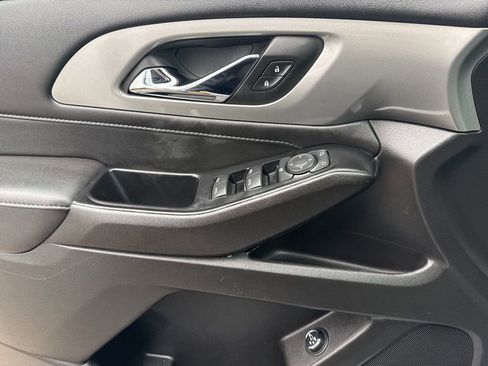 Used 2023 Chevrolet Traverse LT image 18