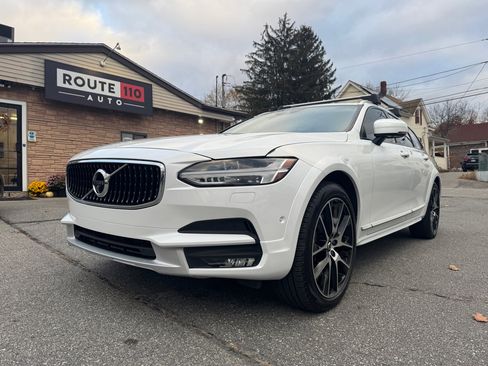 Used 2018 Volvo V90 T6 Cross Country w/ Convenience Package image 1