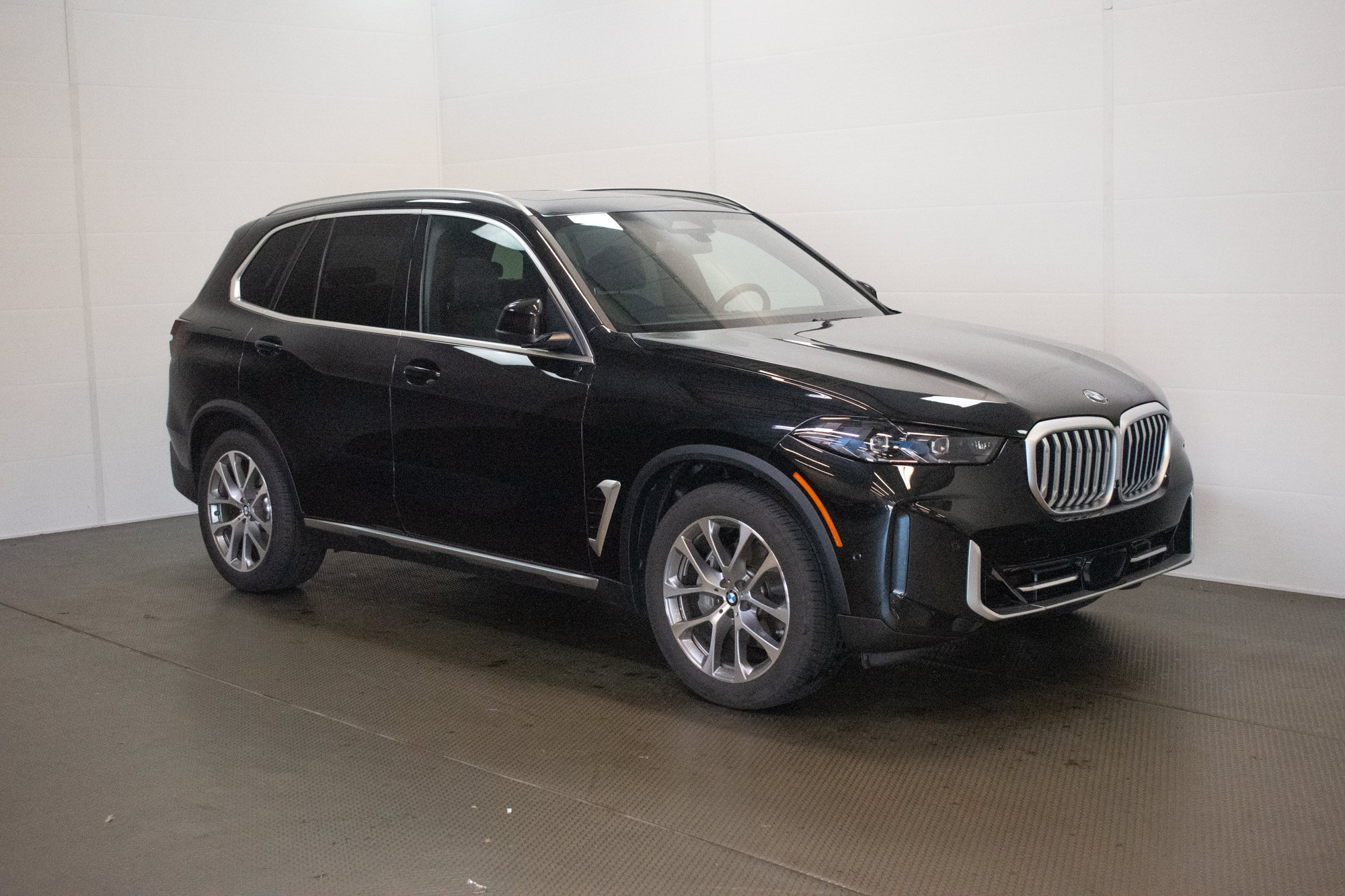 Used 2026 BMW X5 xDrive40i w/ Climate Comfort Package AWD/4WD image 1