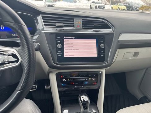 Certified 2022 Volkswagen Tiguan SE R-Line image 23