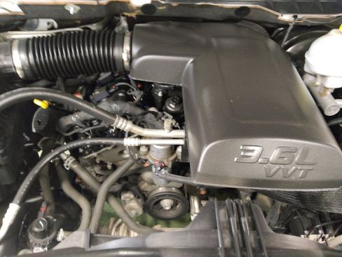 Used 2021 RAM 1500 Classic SLT RWD image 30