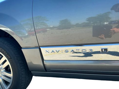 Used 2012 Lincoln Navigator L 4WD image 19