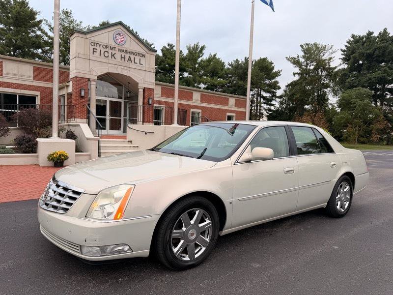 Used 2007 Cadillac DTS Luxury I w/ Trunk Convenience Package FWD image 1