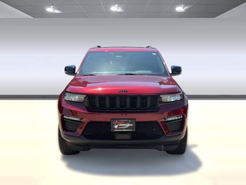 Used 2024 Jeep Grand Cherokee Limited w/ Black Appearance Package AWD/4WD image 6