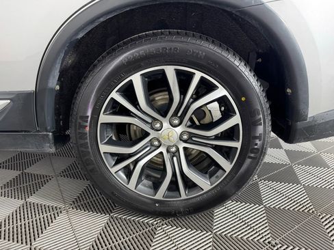 Used 2018 Mitsubishi Outlander ES image 39